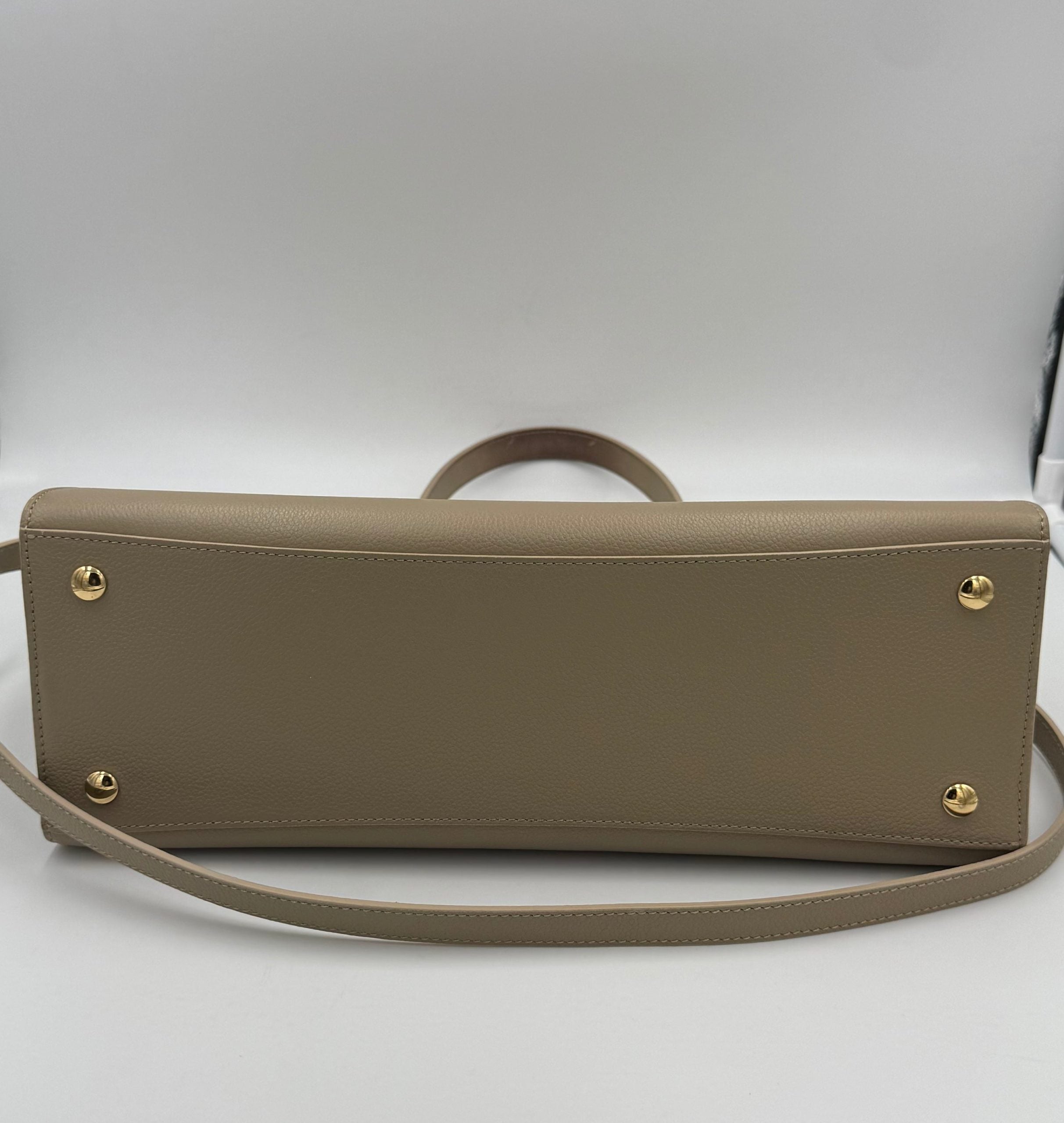10944705 - PreLoved & Luxe