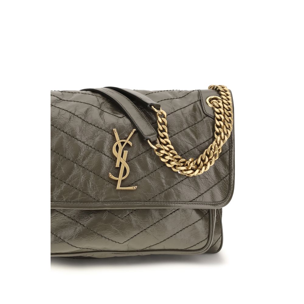 10952566 - PreLoved & Luxe