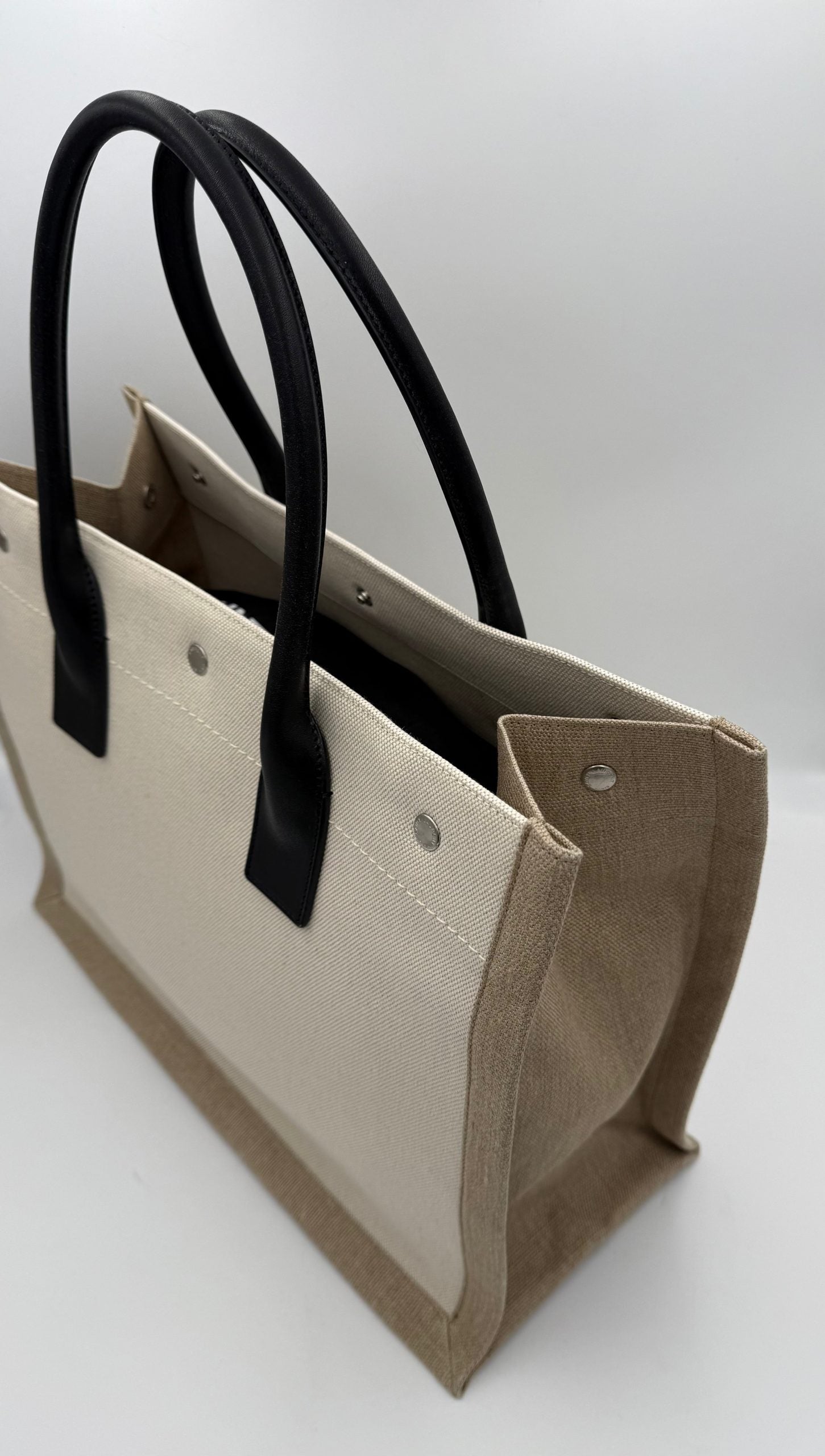 11001382 - PreLoved & Luxe