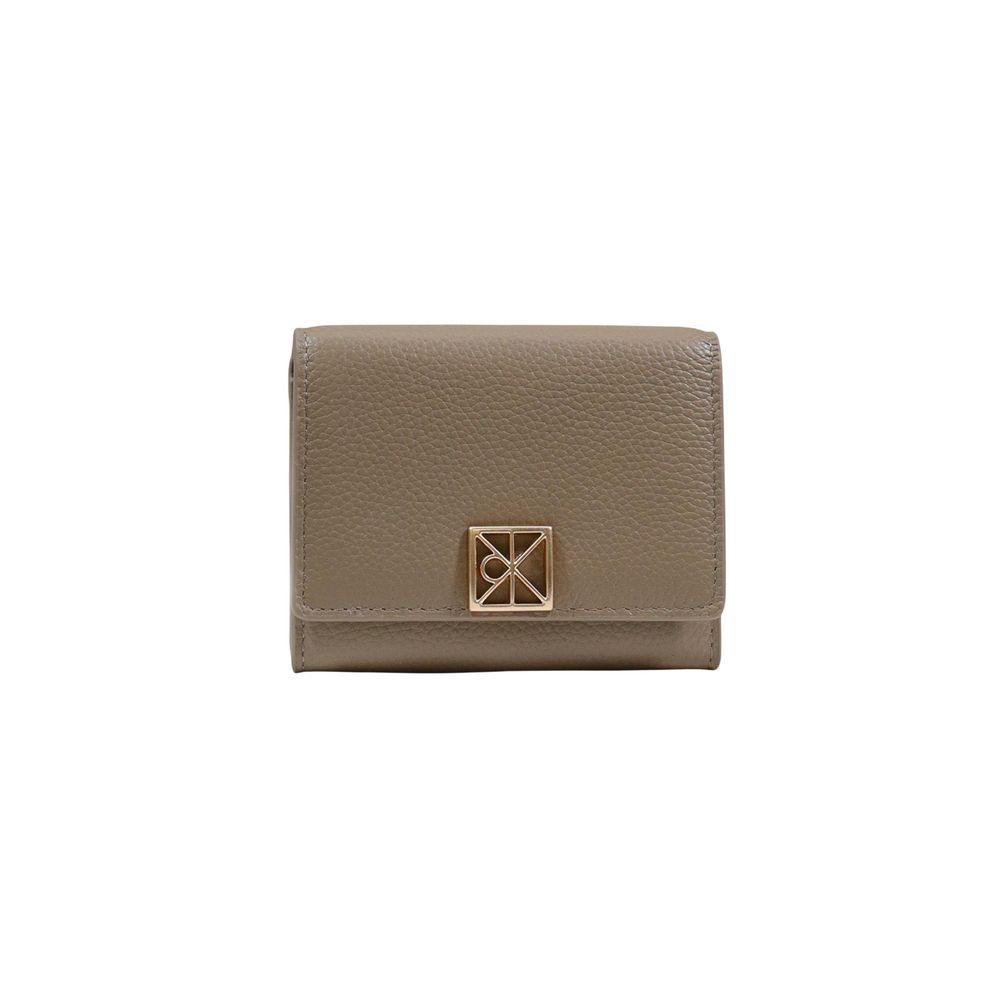 11147144 - PreLoved & Luxe