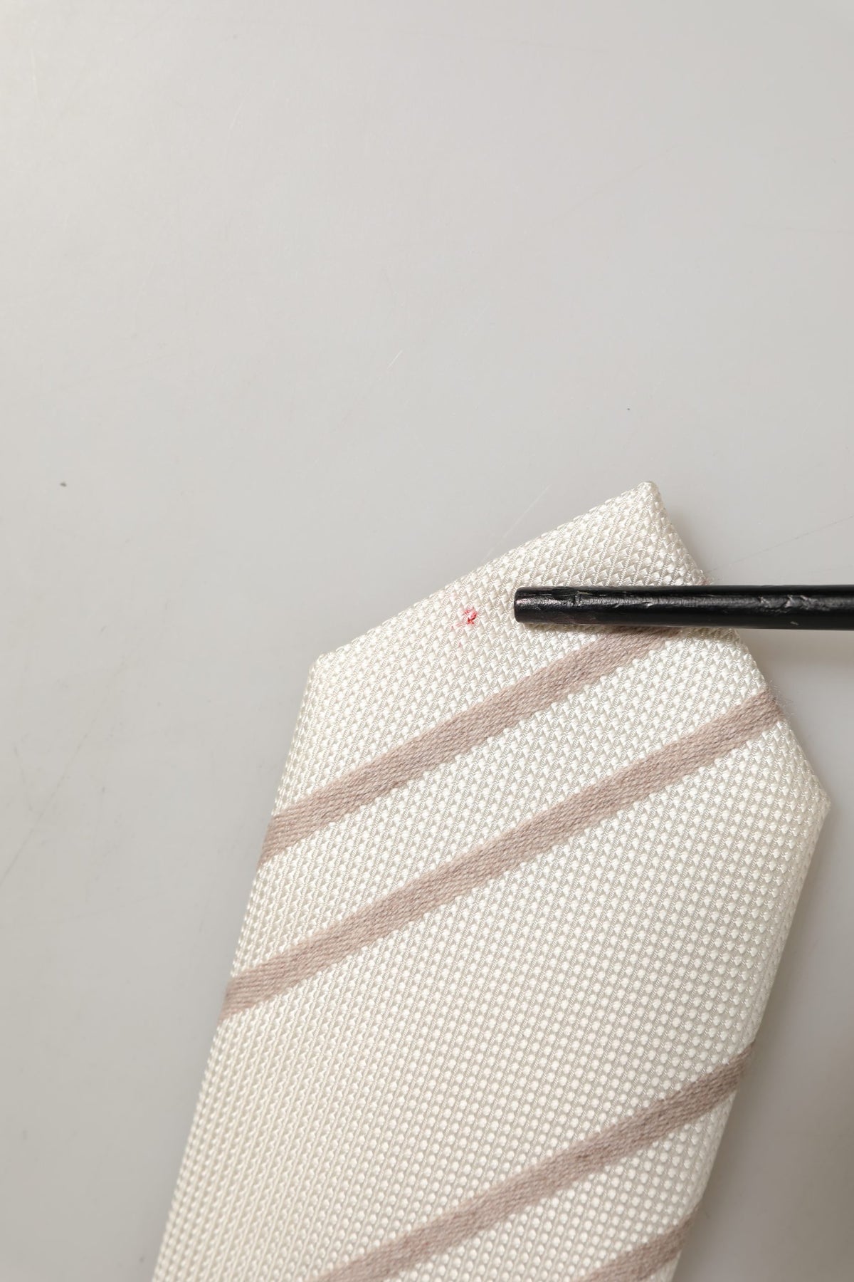 Dolce & Gabbana Men Off White Silk Stripes Adjustable Tied Necktie Tie