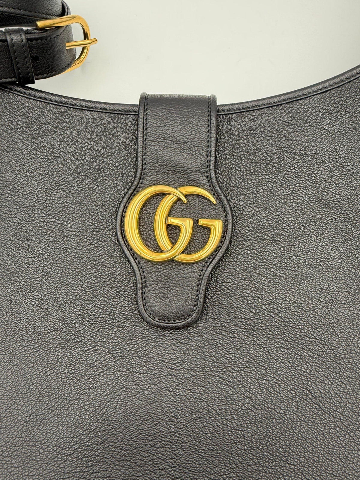 11173612 - PreLoved & Luxe
