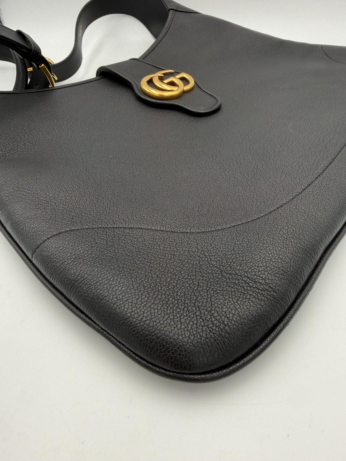 11173617 - PreLoved & Luxe