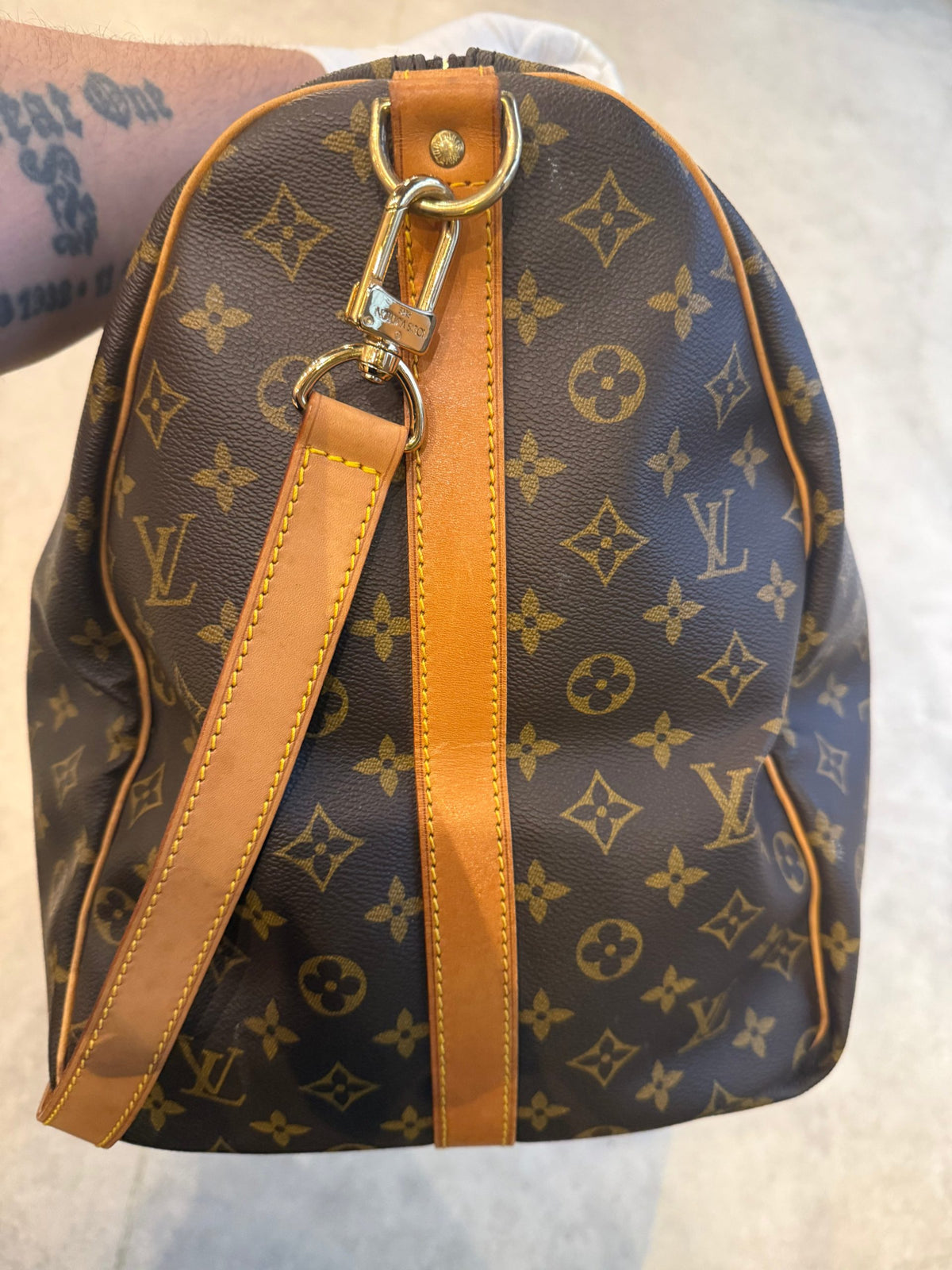 Pre-Owned Louis Vuitton KEEPALL 60 Monogram with Strap Unisex - Very Good
