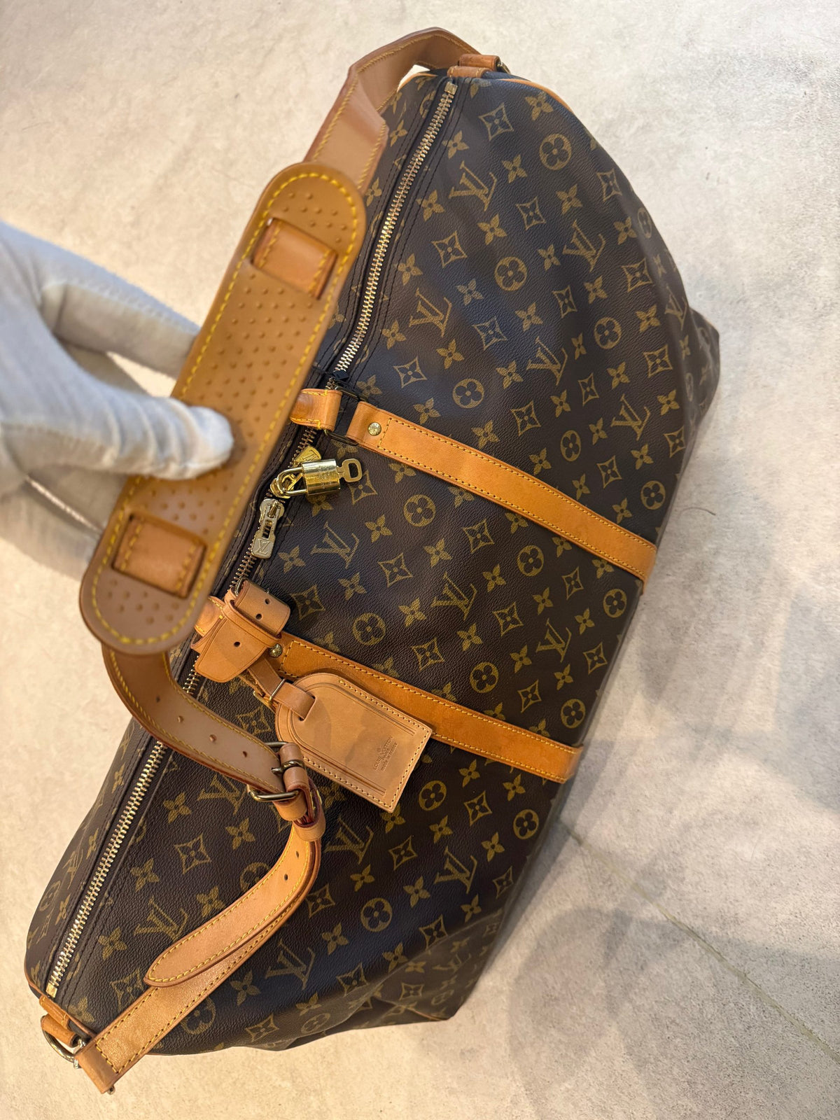 Pre-Owned Louis Vuitton KEEPALL 60 Monogram with Strap Unisex - Very Good