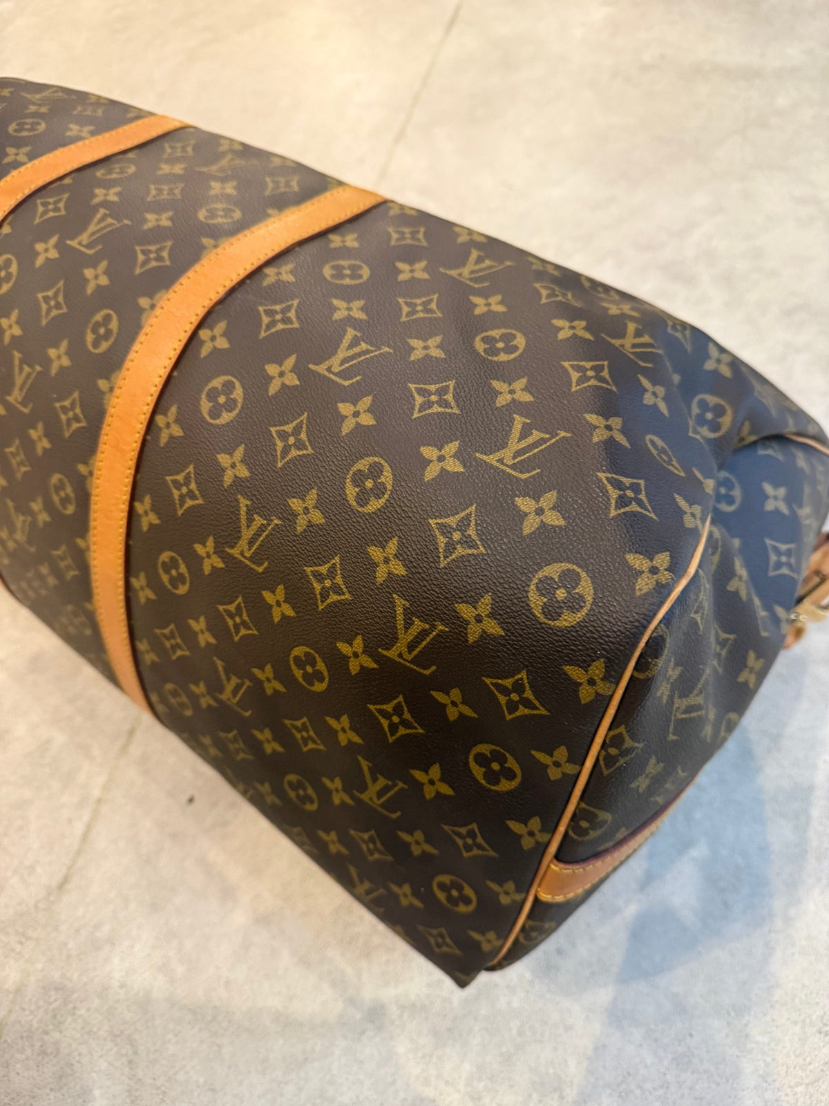 Pre-Owned Louis Vuitton KEEPALL 60 Monogram with Strap Unisex - Very Good