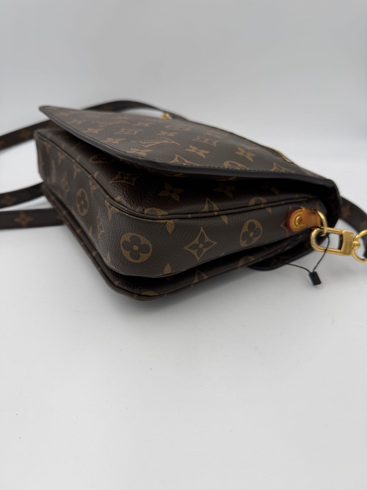 Pre-Owned Louis Vuitton METIS Monogram with Shoulder Strap Unisex - Good