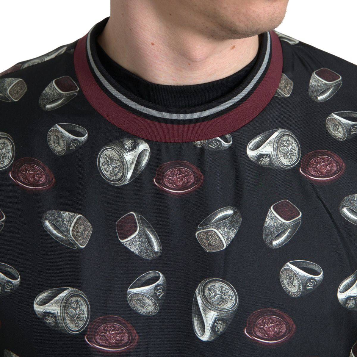 New Dolce & Gabbana Black Ring Print Silk Crewneck Sweater