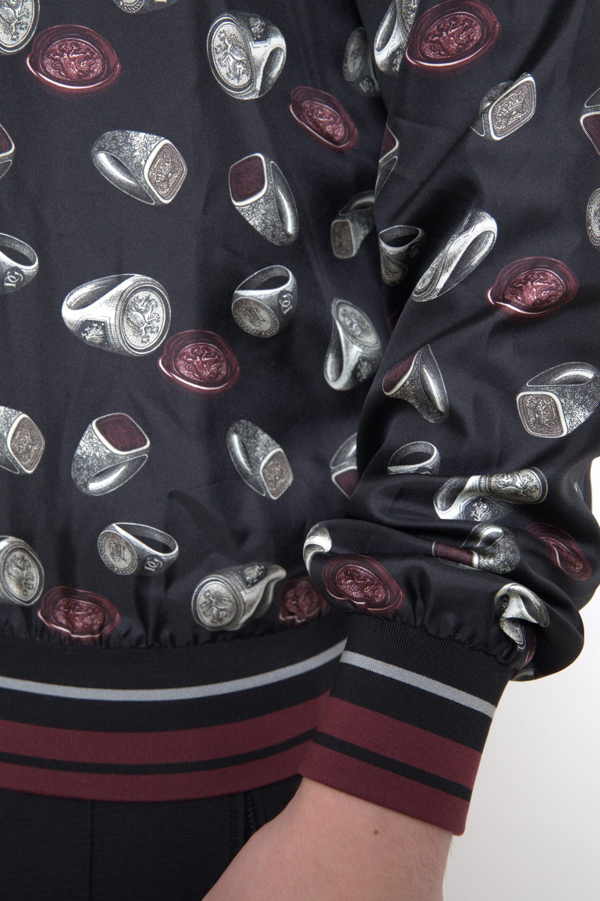 New Dolce & Gabbana Black Ring Print Silk Crewneck Sweater