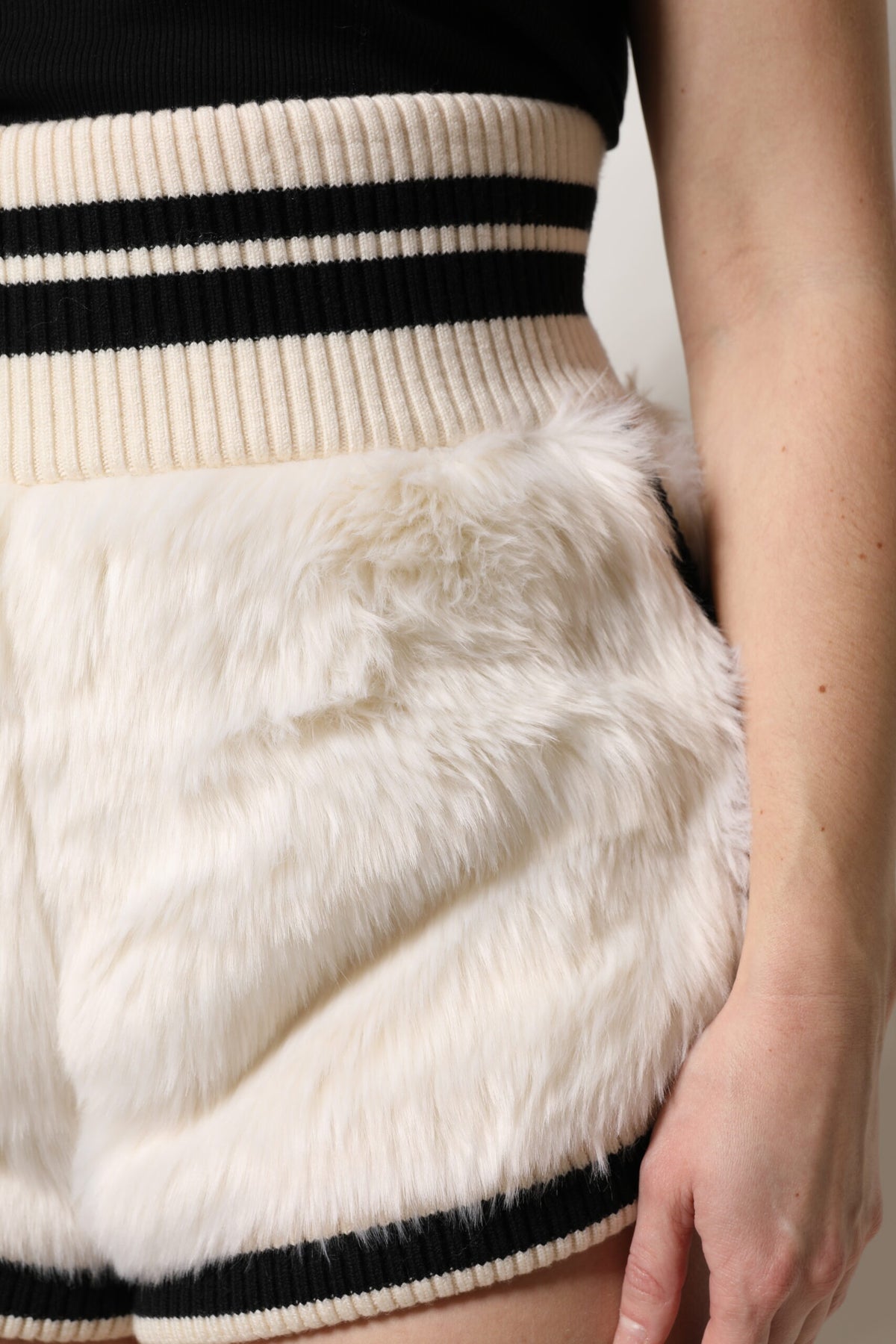 New Dolce & Gabbana White Faux Fur High Waisted Hot Pants Short