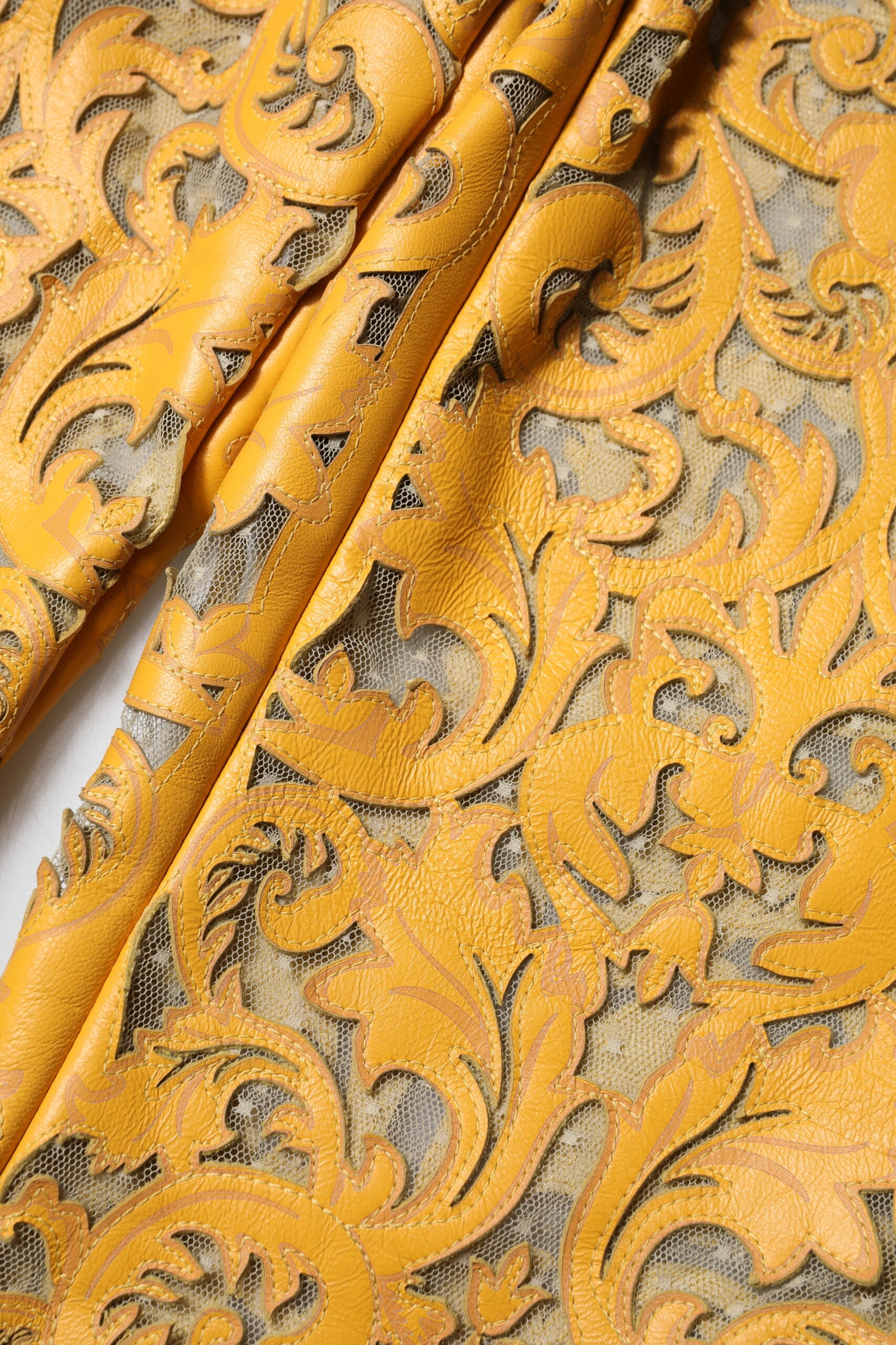 New Dolce & Gabbana Yellow Floral Lace Mid Waist Capri Pants