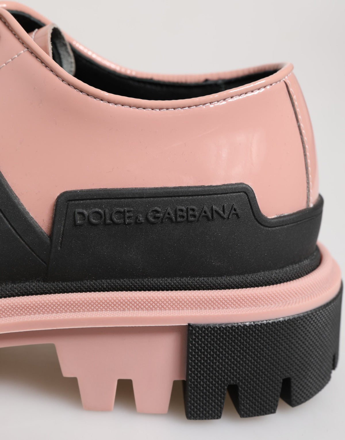 New Dolce & Gabbana Light Powder Pink Black Leather Lace-Up Shoes