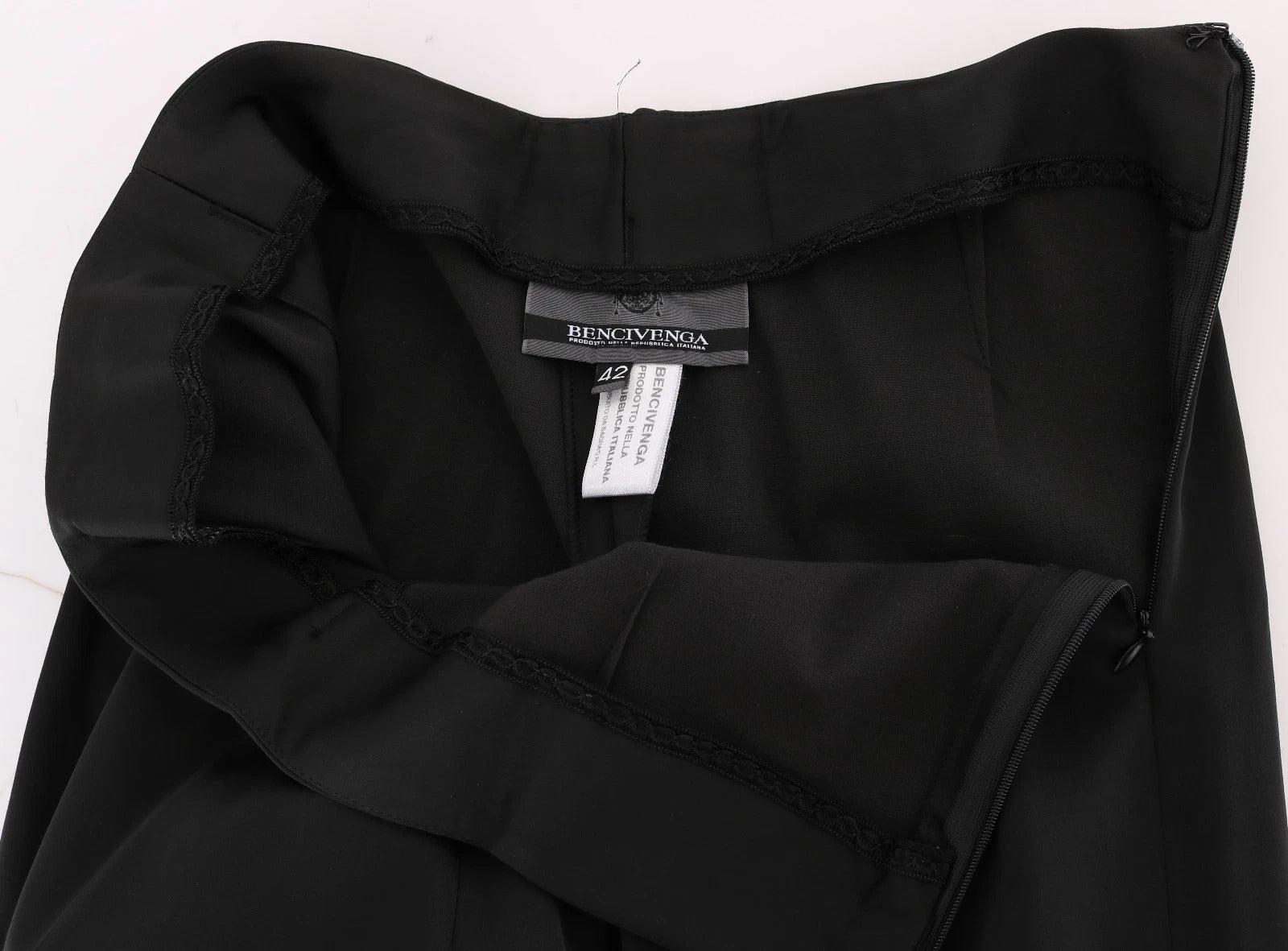 8992990 - PreLoved & Luxe