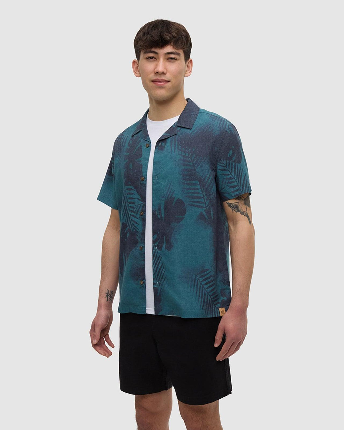 Blue-Relax-Shortsleeve-Graphic-Button-Up-TCM6526-6273_3_1b31b3ea-ab85-4842-ba1f-ae8778e6c543 - PreLoved & Luxe
