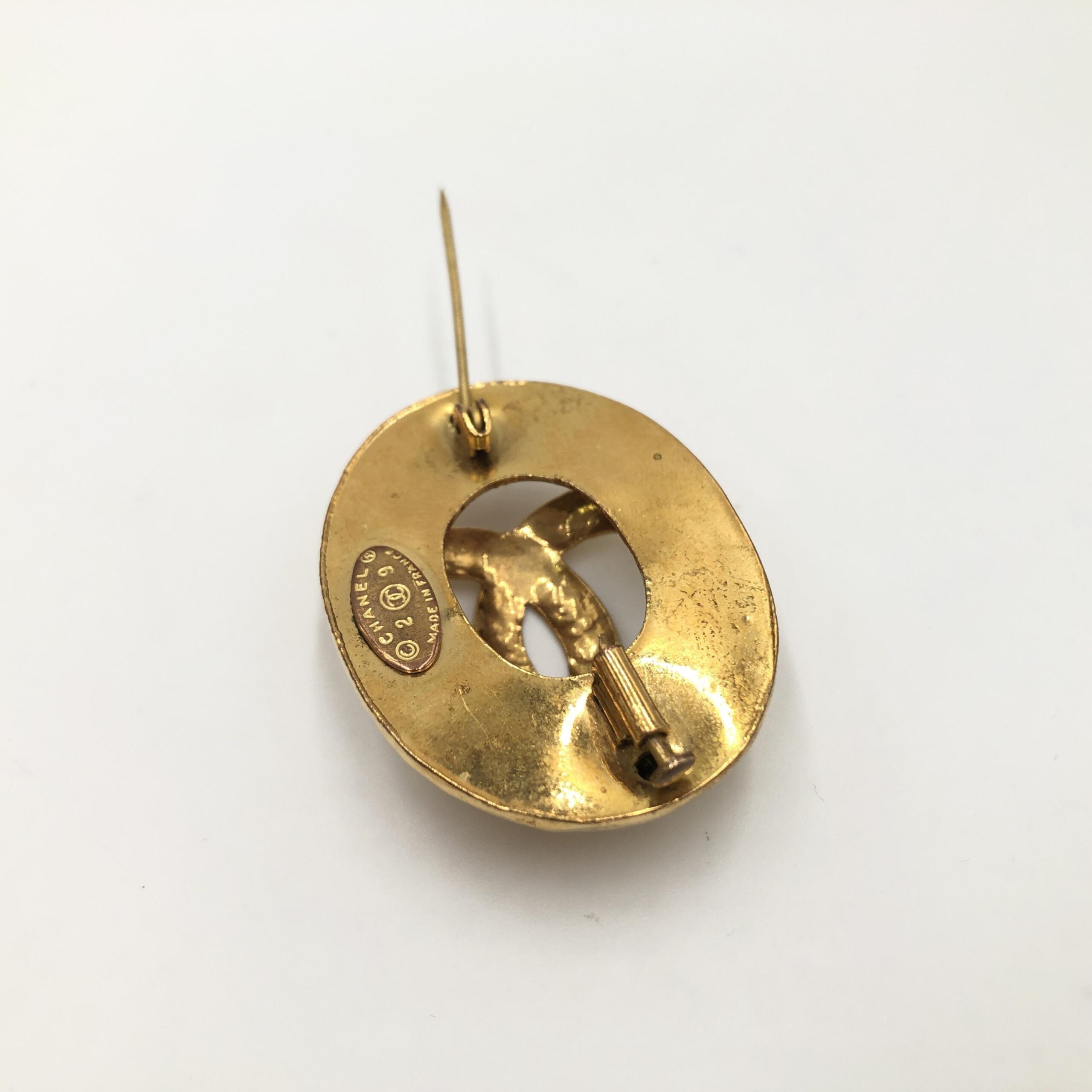 Pre-Owned Chanel Coco Mark Brooch Gold  Women's AB (Very Good — between Lightly Used and Used)