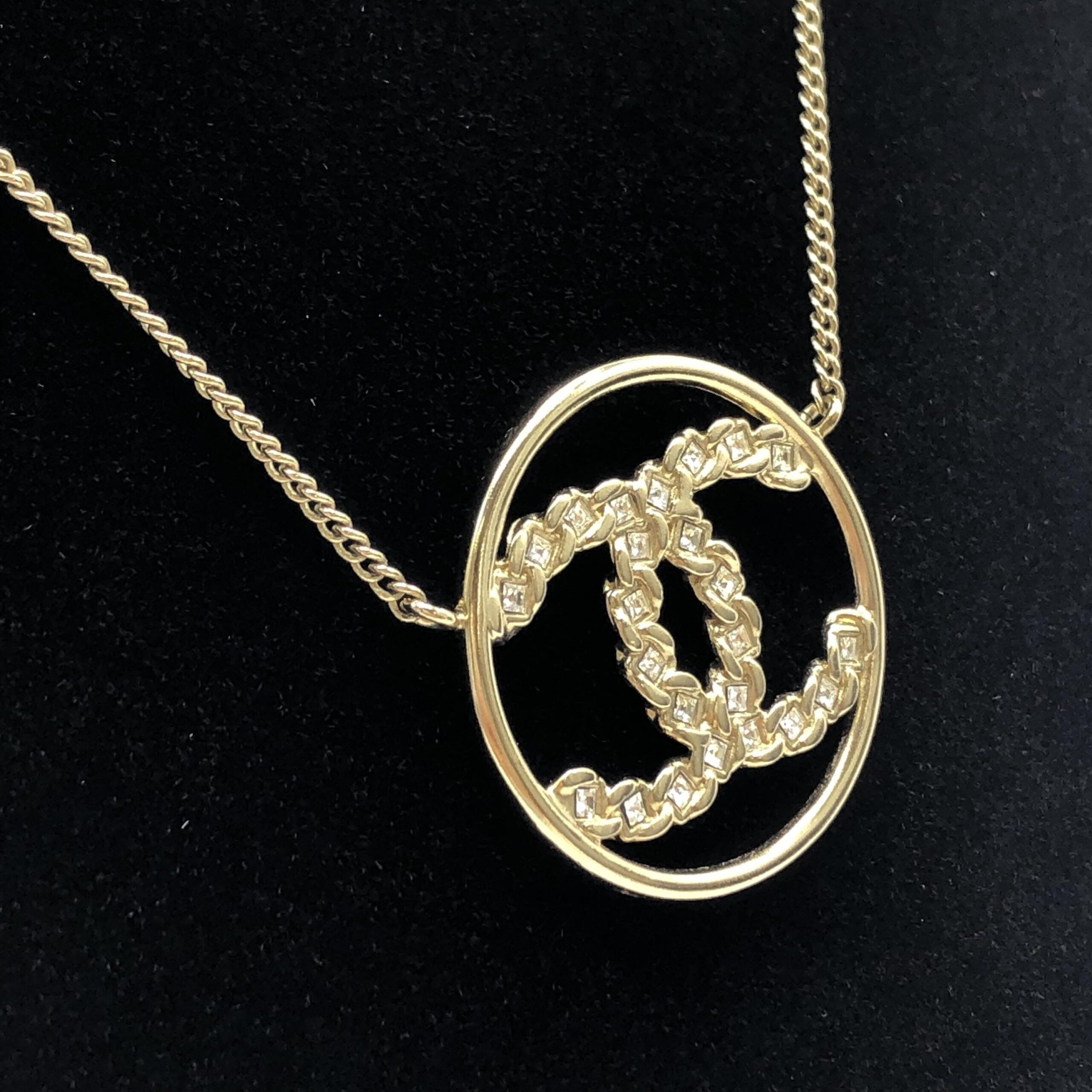 Pre-Owned Chanel Gold Tone CC Circle Pendant Necklace Gold  Women's AB (Very Good — between Lightly Used and Used)