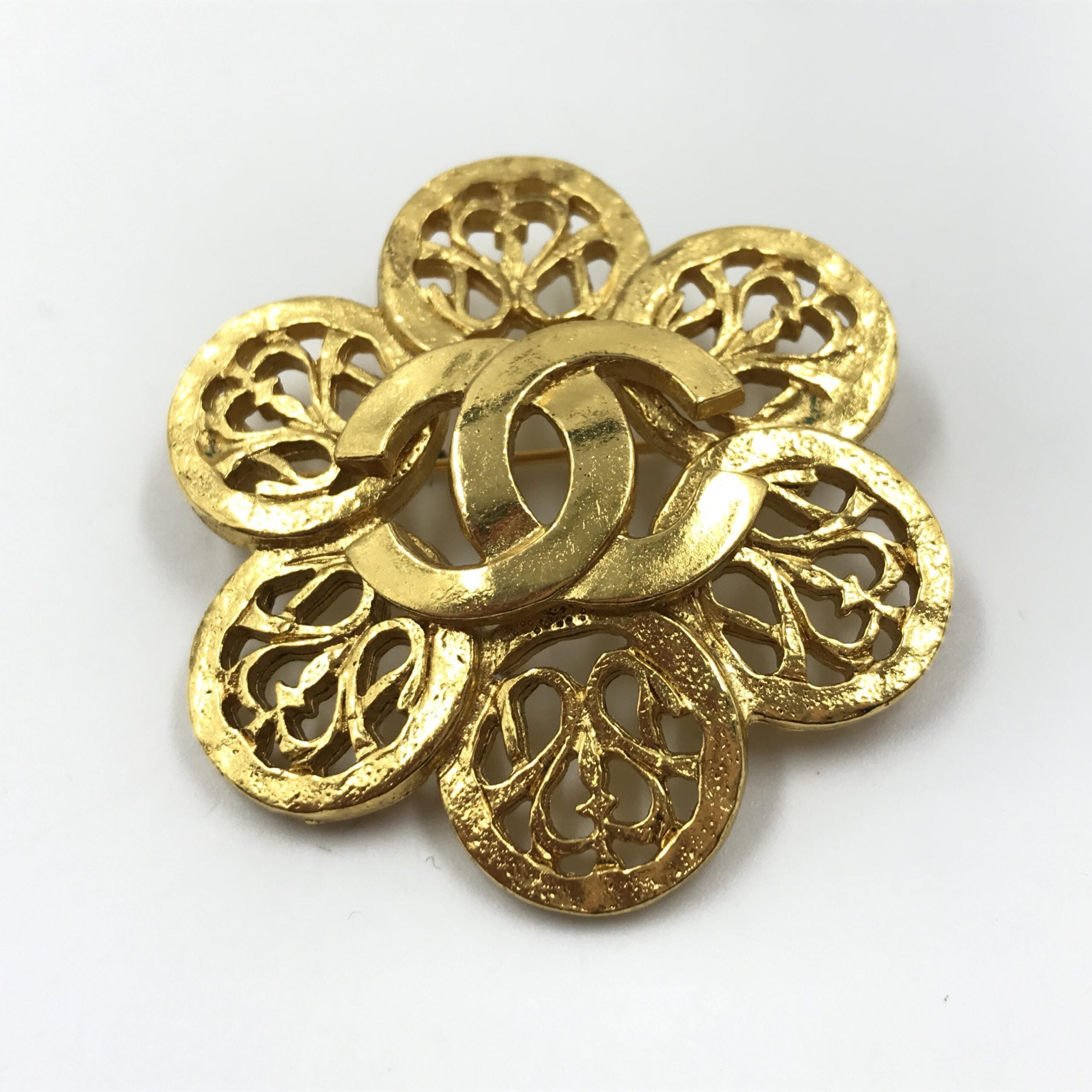 Pre-Owned Chanel Costume Jewlery Vintage Brooch Coco Medallian Gold  Women's AB (Very Good — between Lightly Used and Used)
