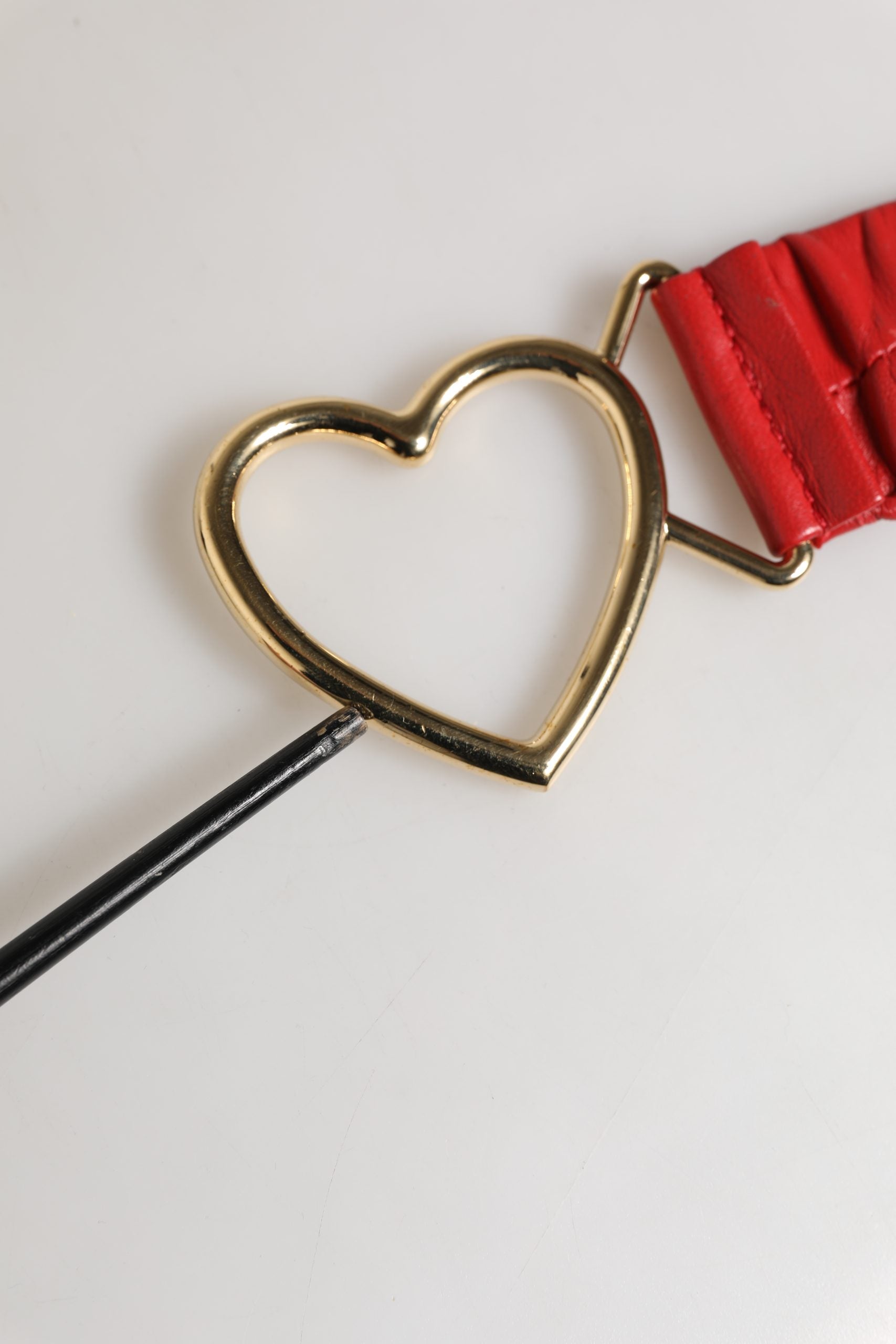 Pre-Owned Dolce & Gabbana Red Leather Gold Heart Metal Buckle Belt