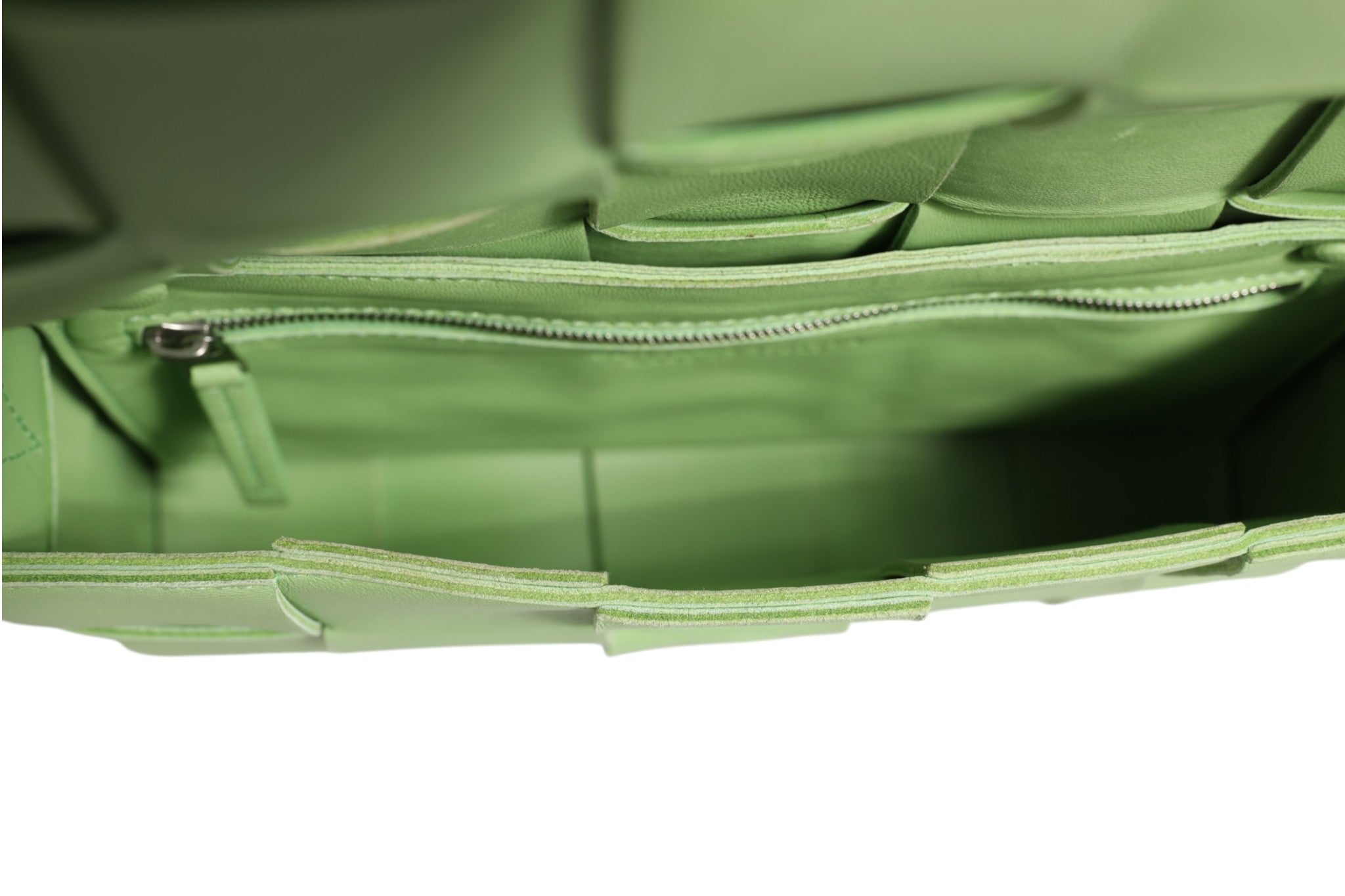 Bottega Veneta 22 Green Intrecciato Leather Cassette Crossbody Bag