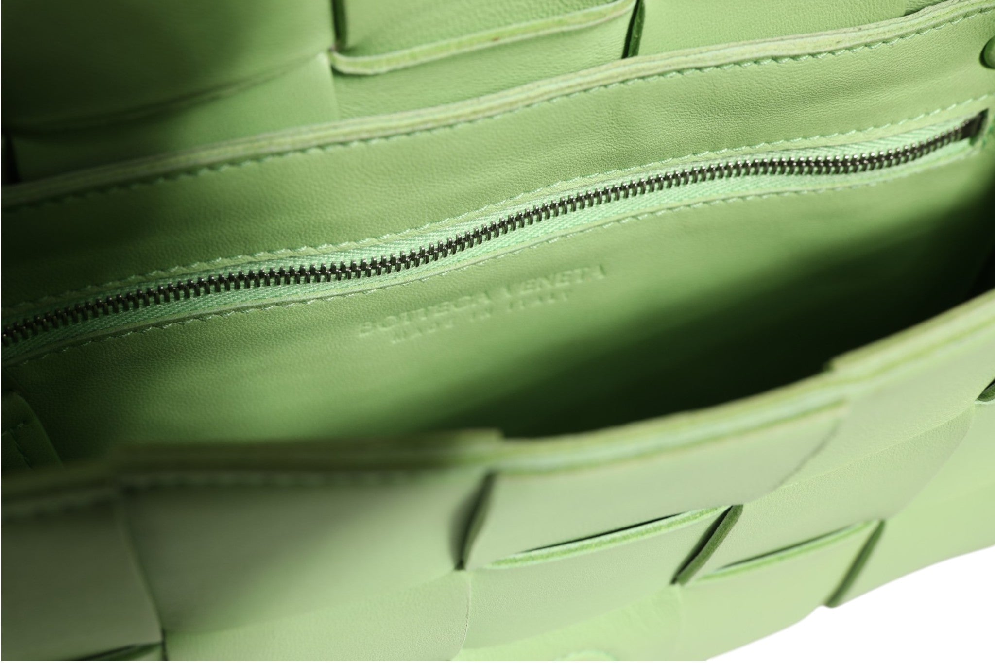 Bottega Veneta 22 Green Intrecciato Leather Cassette Crossbody Bag