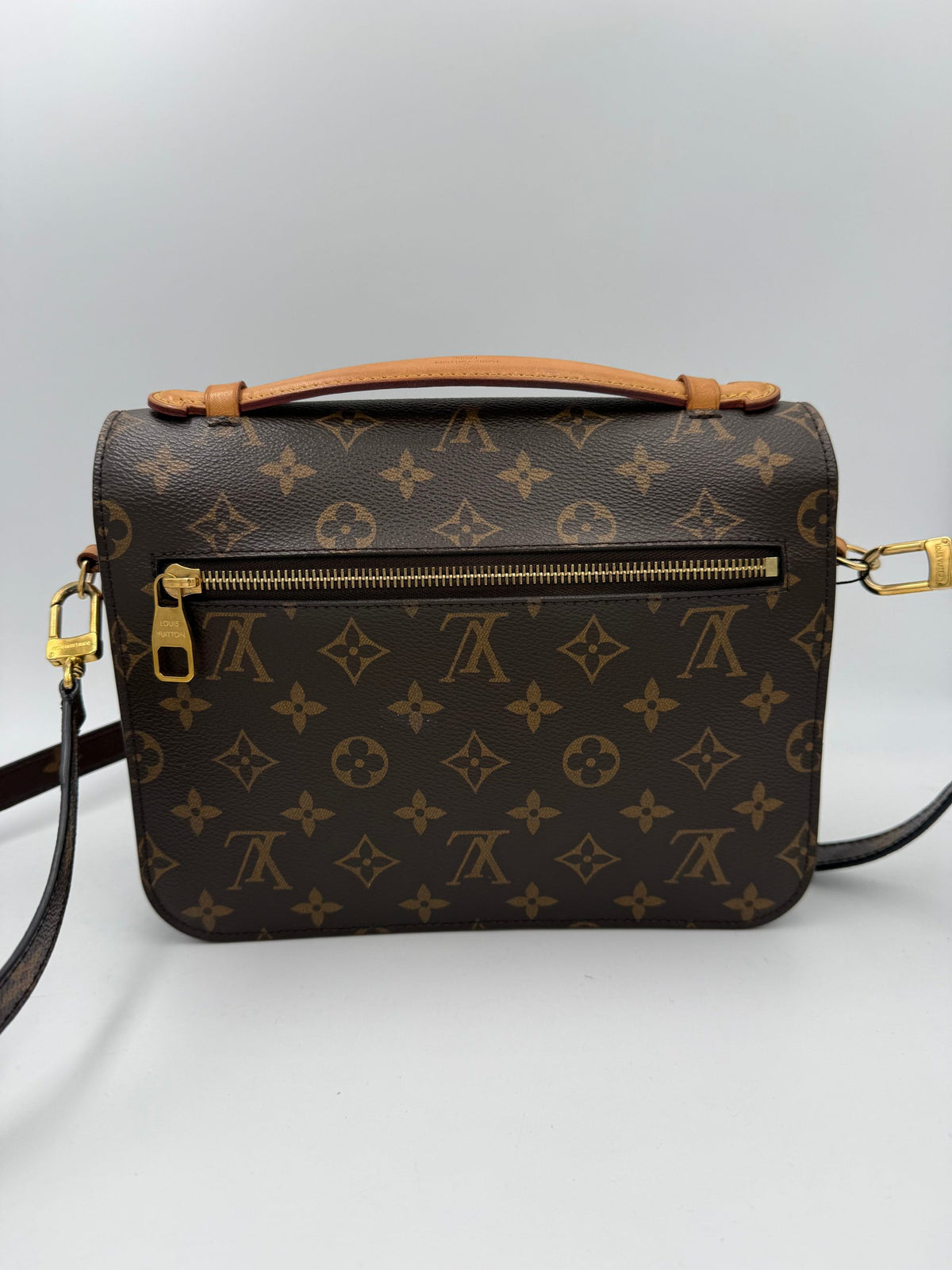 Pre-Owned Louis Vuitton METIS Monogram with Shoulder Strap Unisex - Good