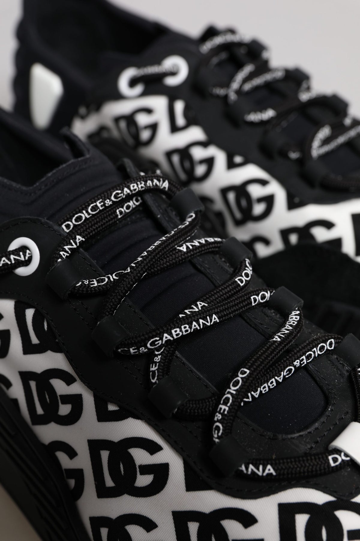 Pre-Owned Dolce & Gabbana Black Logo Lace Up Low Top NS1 Sneakers Shoes Men's - New with Defect