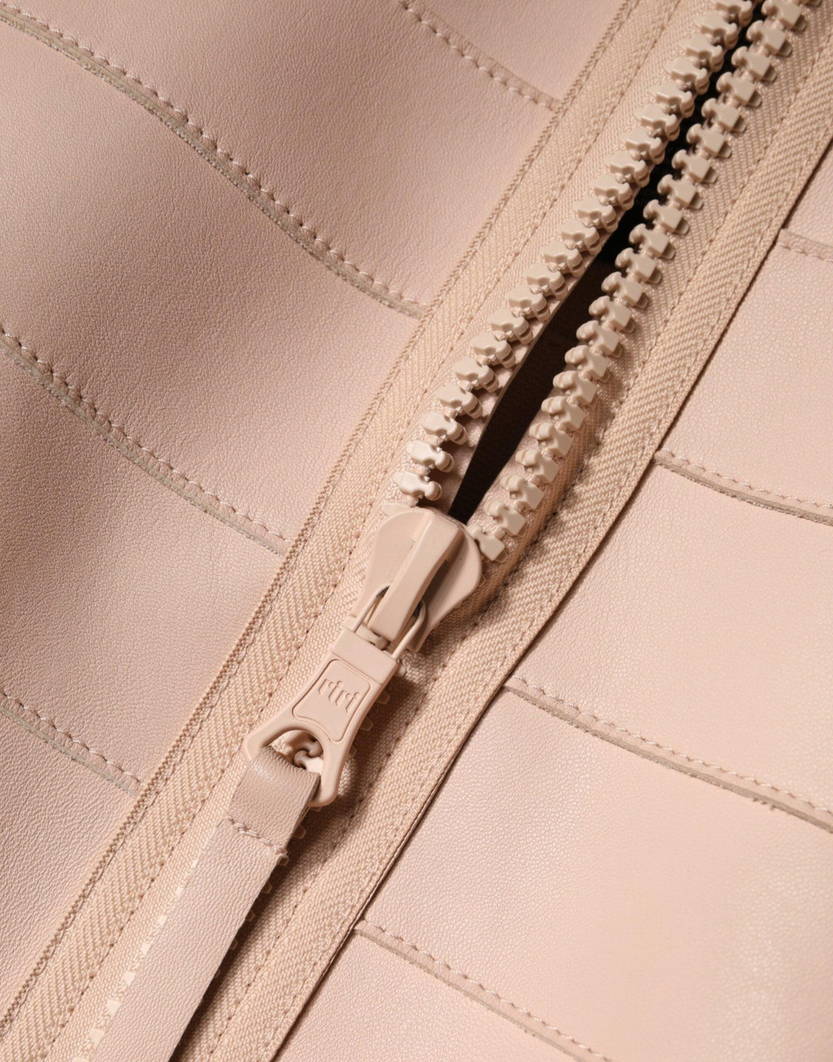 9922055 - PreLoved & Luxe